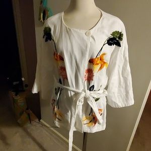 Eloqui white jacket w goldfish embroidery